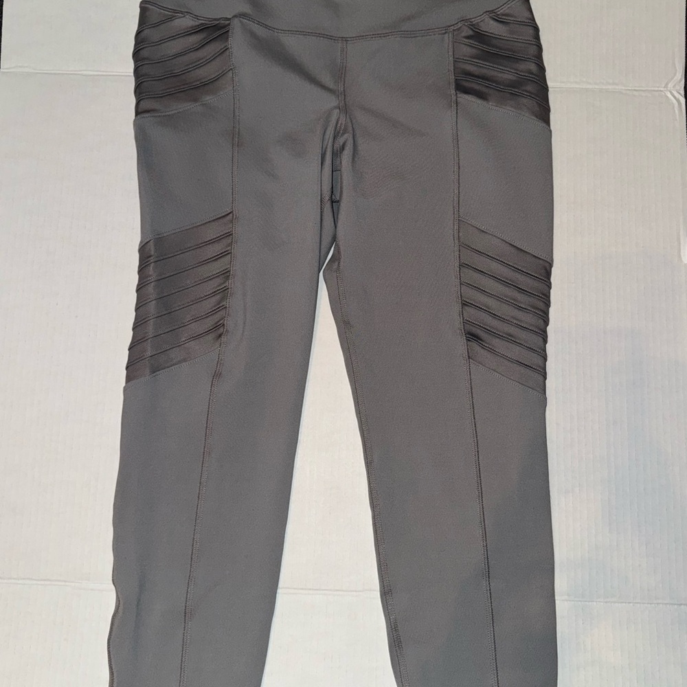 Gray Women’s Active Leggings